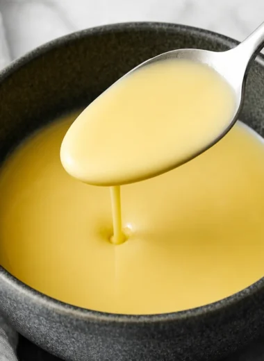 Fast French Beurre Blanc Sauce Recipe in 10 Minutes with lemon and butter.